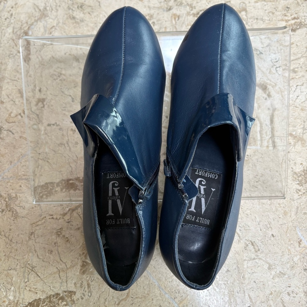 Vintage Navy Blue Leather Ankle Bootie Built For Comfort AJ Valenci Size 7/7.5